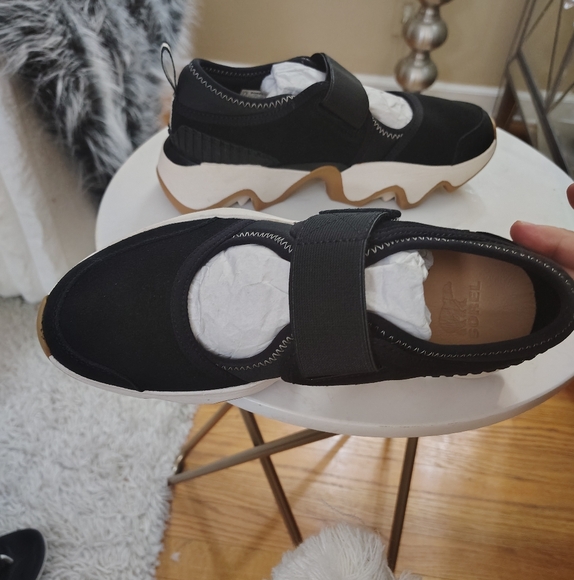 🆕⭐ Sorel Black Sneakers - Picture 9 of 15